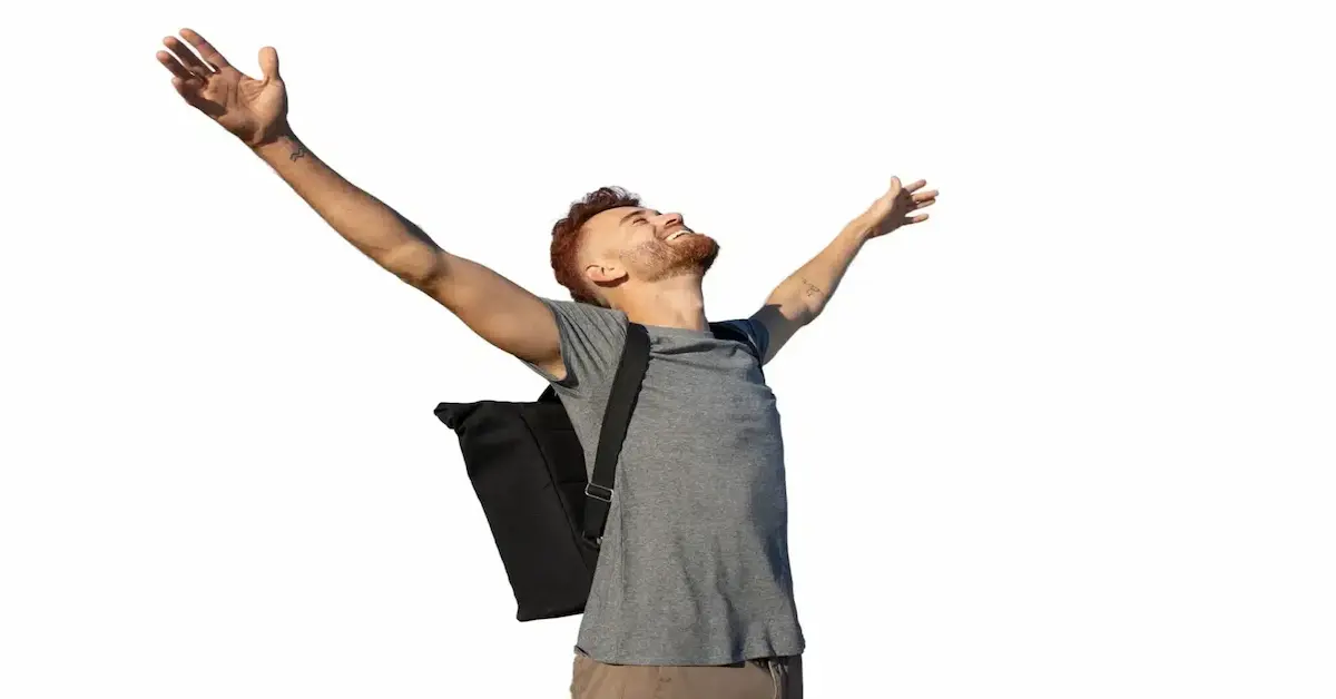 MiraDry Behandlung Heidelberg – Freiheit mit MiraDry gegen Schwitzen – glückliche Person hebt die Arme ohne Schweißflecken